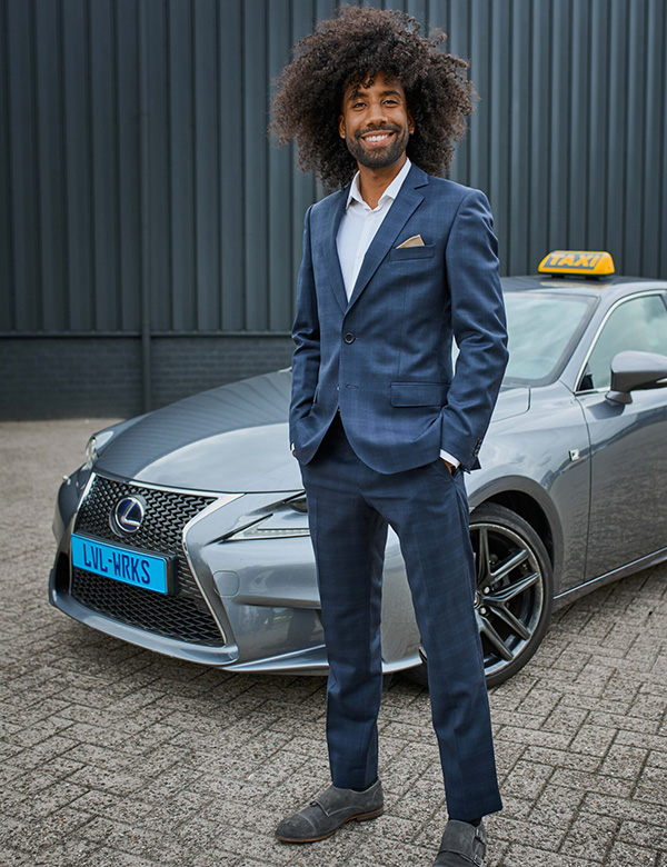 Mannelijk model met krullend haar Mitchel