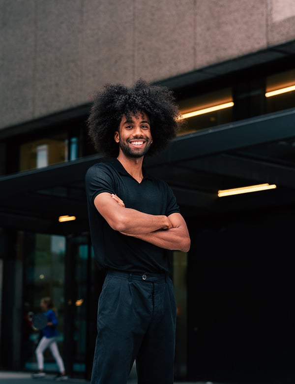 Mannelijk model met krullend haar Mitchel