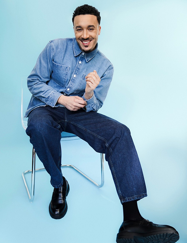 Mannelijk model met zwart haar Moussa.