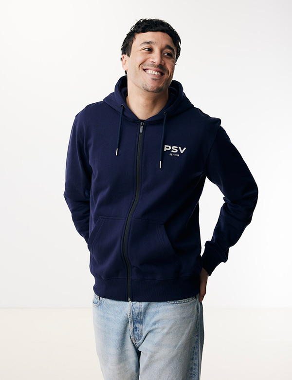 Mannelijk model met bruin haar Moussa.