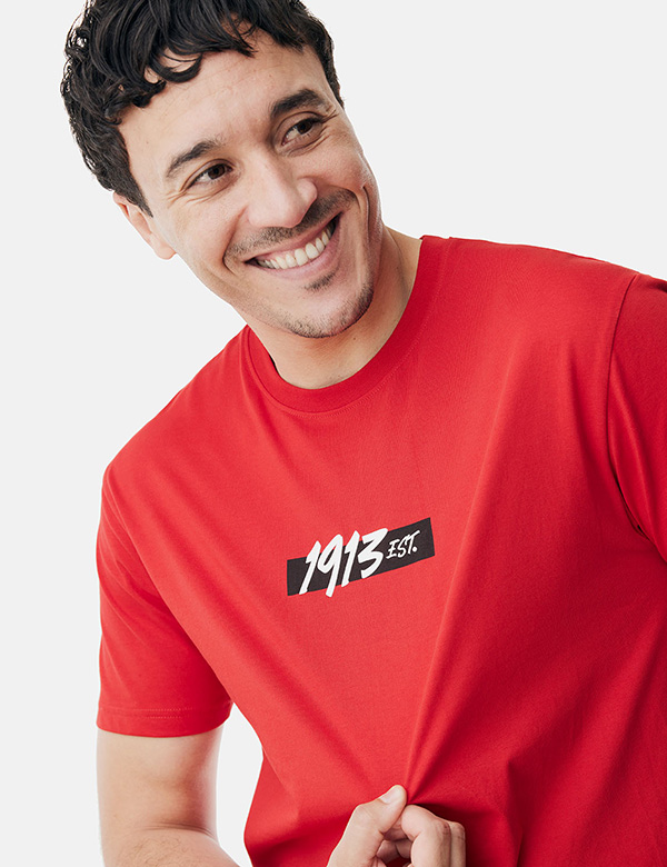 Mannelijk model met bruin haar Moussa.