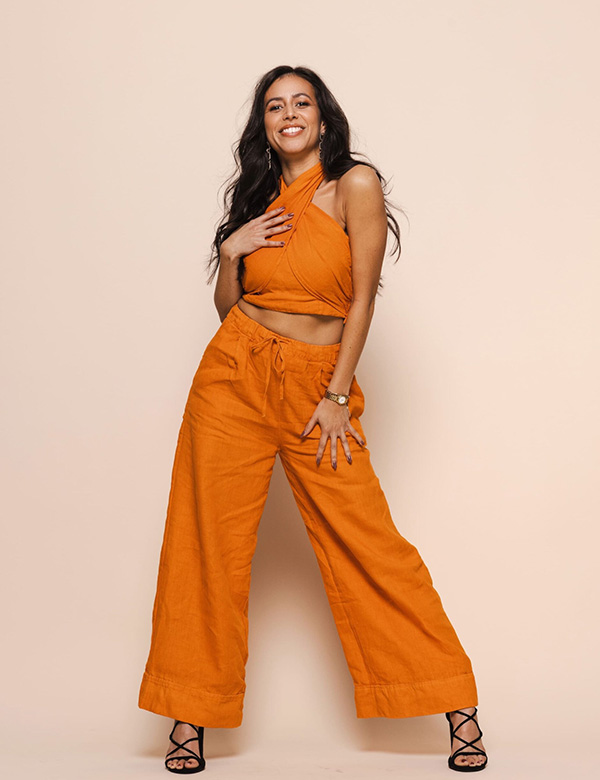Vrouwelijk model bruin haar Quinty