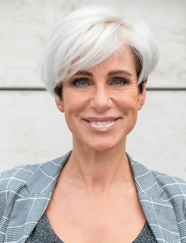 Vrouwelijk model grijs haar Wilma