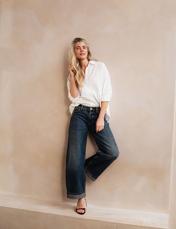 Vrouwelijk model met blond/grijs haar Janna