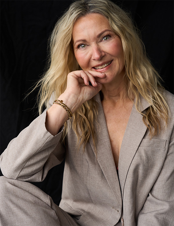 Vrouwelijk model met blond haar Anita B.