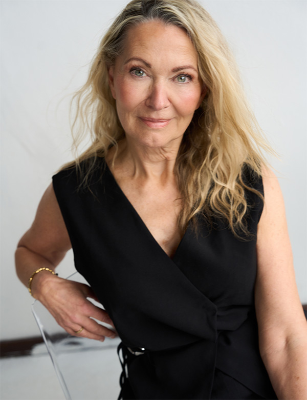 Vrouwelijk model met blond haar Anita B.