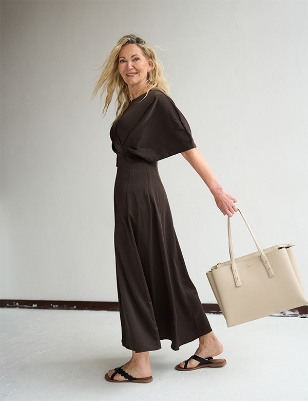 Vrouwelijk model met blond haar Anita B.