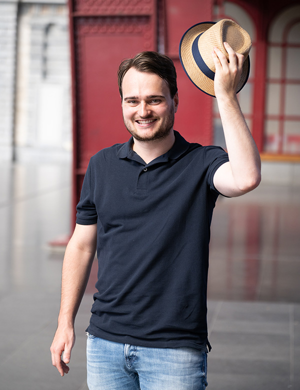 Mannelijk model met bruin haar Benjamin