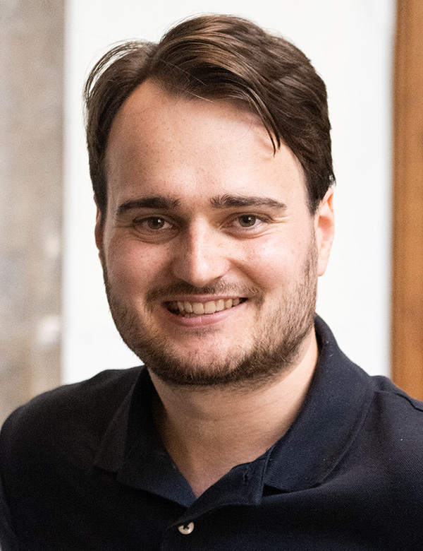 Mannelijk model met bruin haar Benjamin