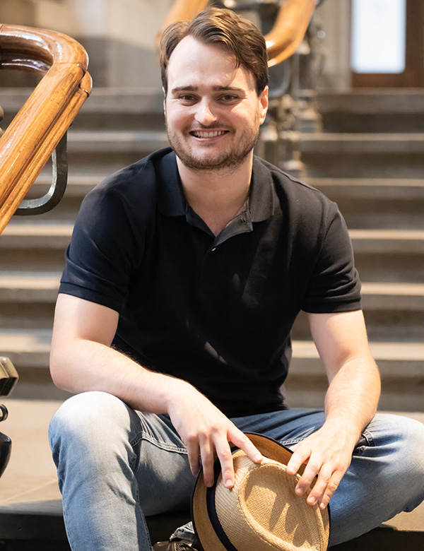 Mannelijk model met bruin haar Benjamin