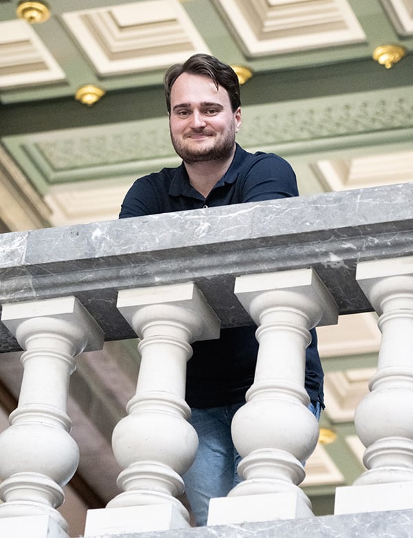 Mannelijk model met bruin haar Benjamin