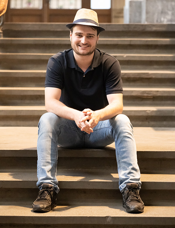 Mannelijk model met bruin haar Benjamin