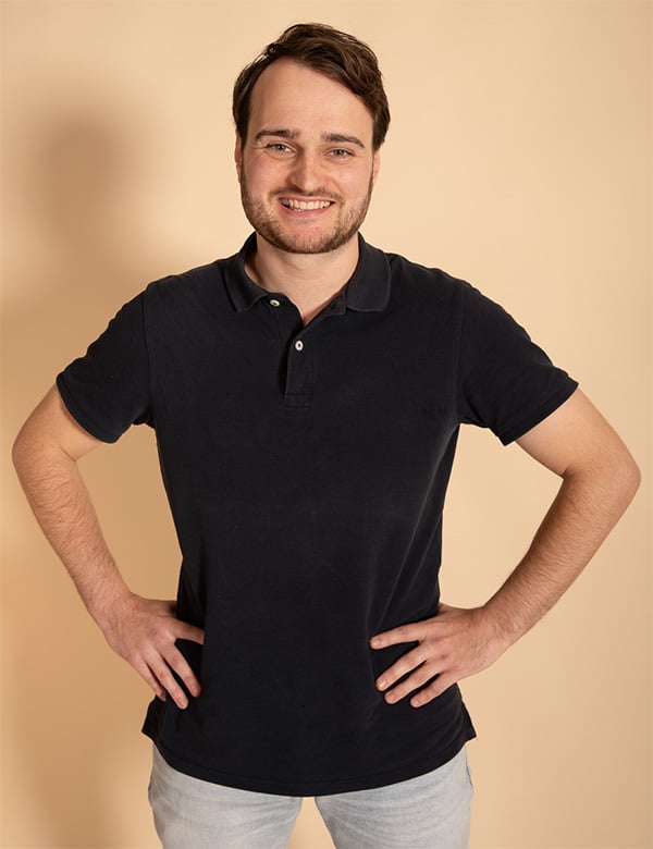 Mannelijk model met bruin haar Benjamin Ak.