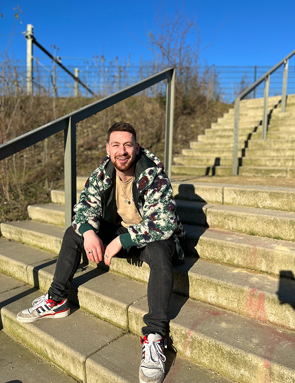 Mannelijk model met bruin haar Boy