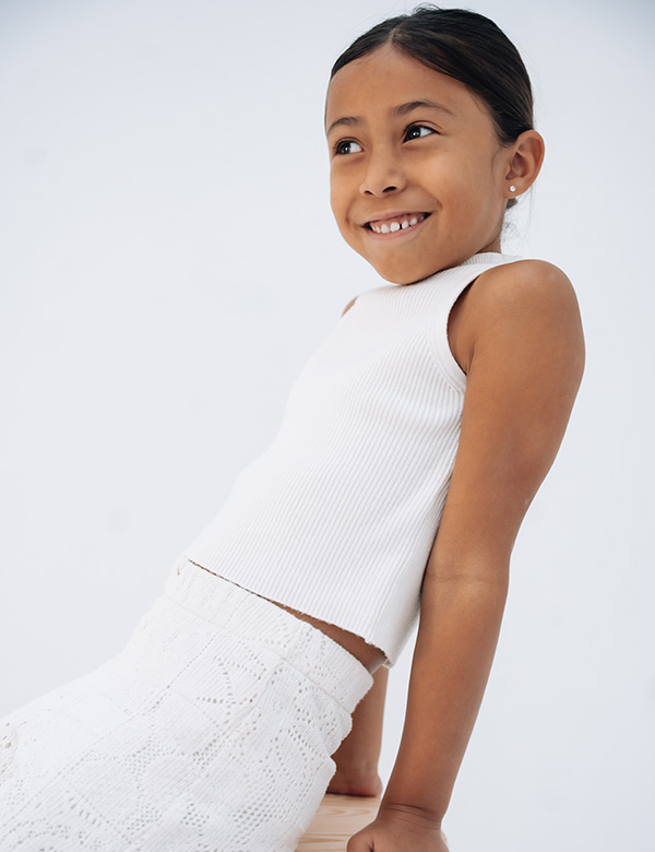 Kindermodel met lang donker haar Caithlyn J.