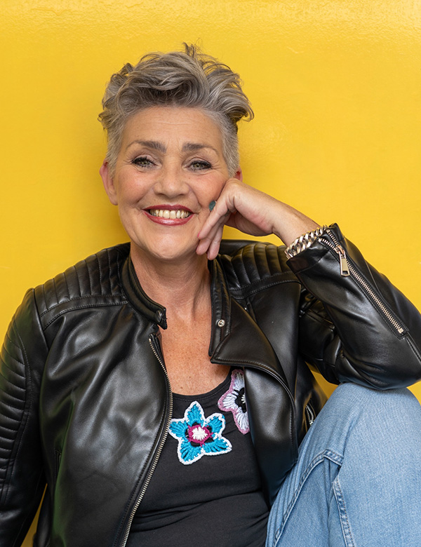 Vrouwelijk model met kort haat Carola