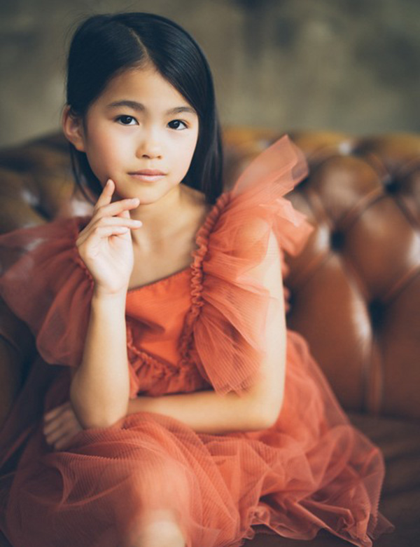 Kindermodel met zwart haar Charlene