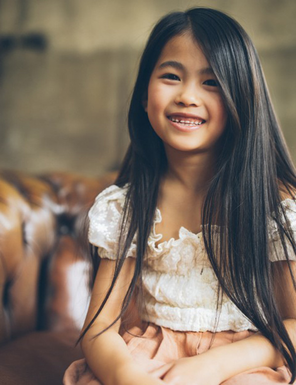 Kindermodel met zwart haar Charlene