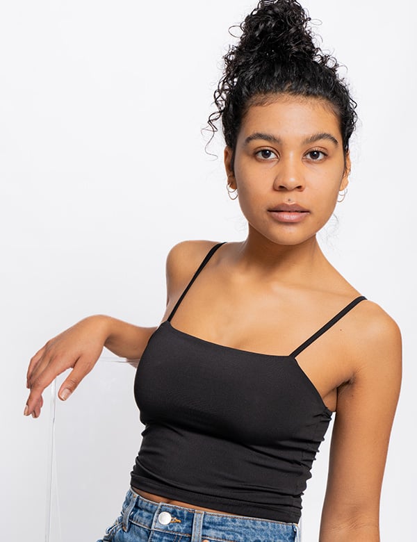 Vrouwelijk model met bruin haar Dana