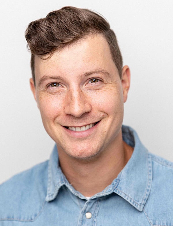 Mannelijk model met bruin haar floris