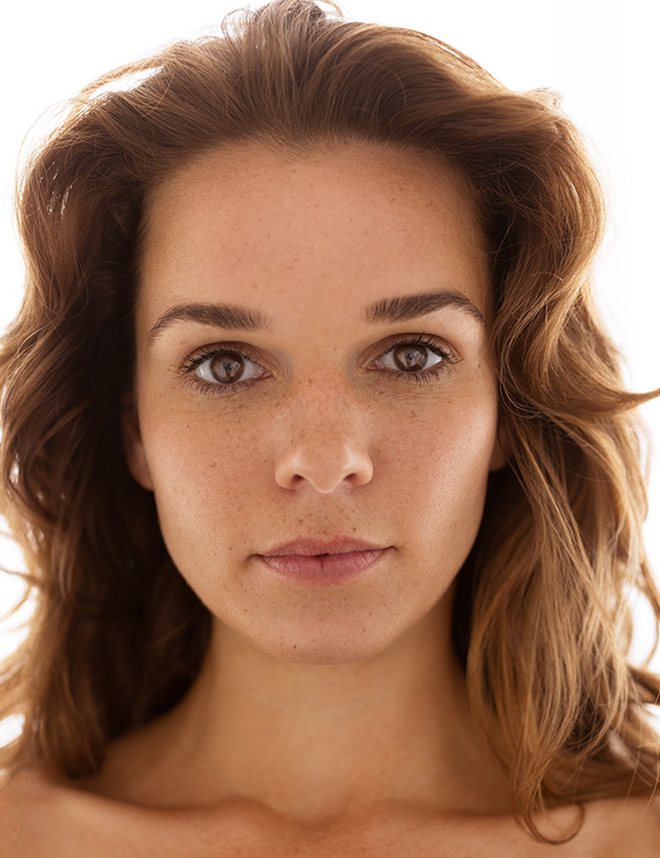 Vrouwelijk model met lichtbruin haarJenny