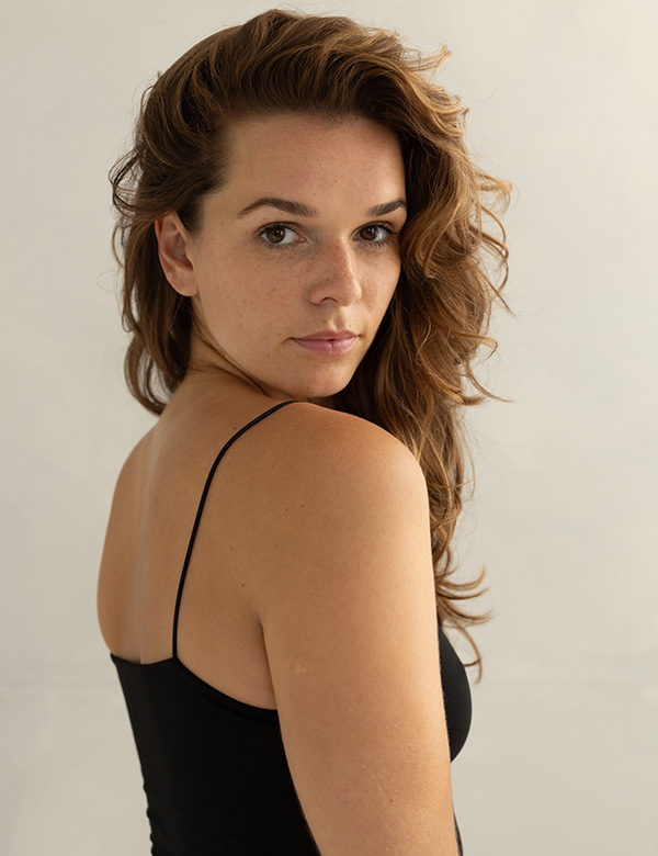 Vrouwelijk model met lichtbruin haarJenny