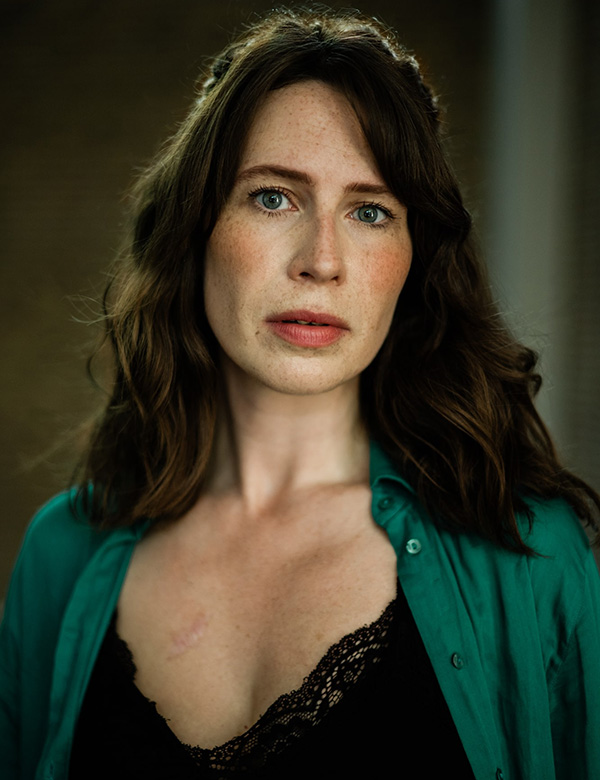 Vrouwelijk model met bruin haar Lucy