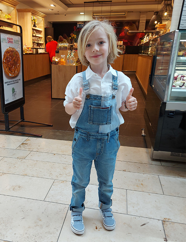 Kindermodel met blond haar Mylz