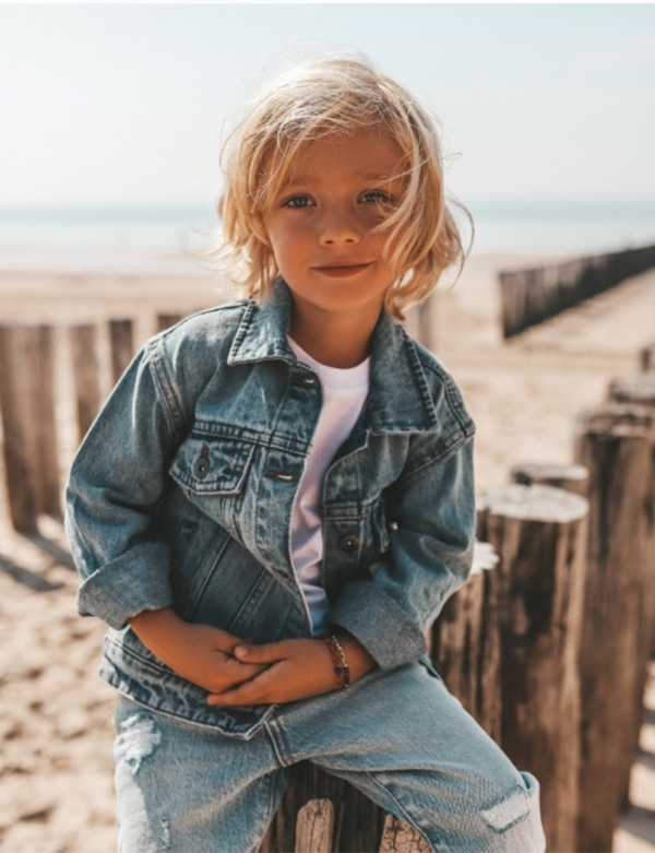 Kindermodel met blond haar Mylz