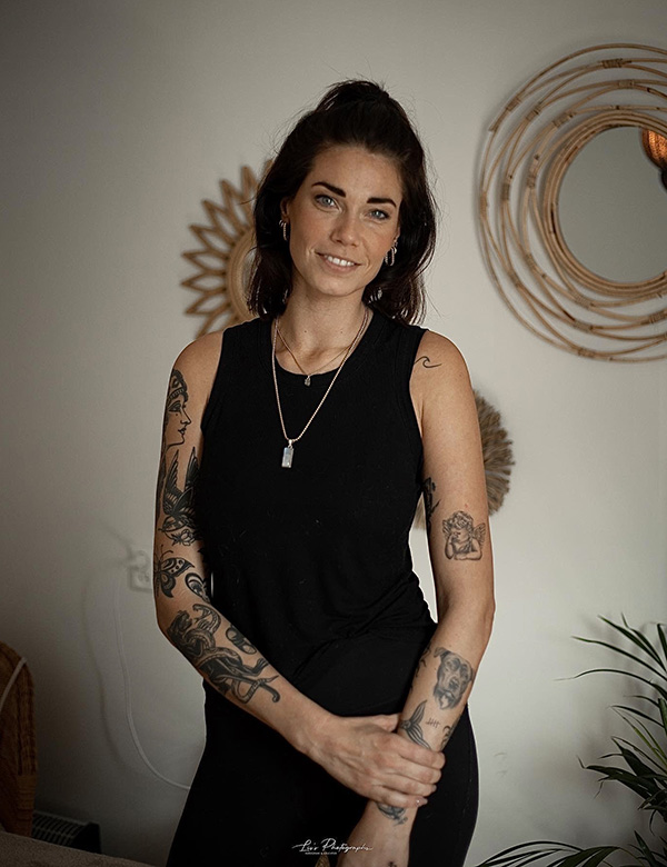 Vrouwelijk model met zwart haar Puck