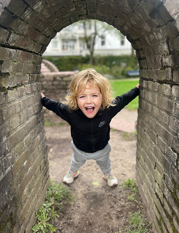 Kindermodel met blond haar Ravi