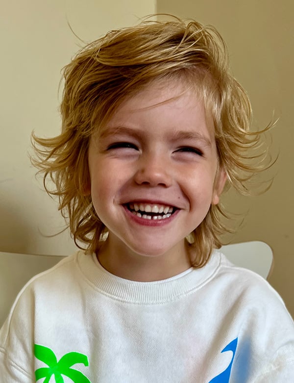 Kindermodel met blond haar Ravi
