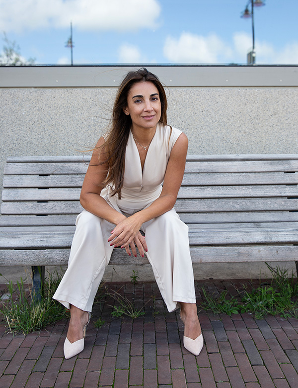 Vrouwelijk model bruin haar Sandra