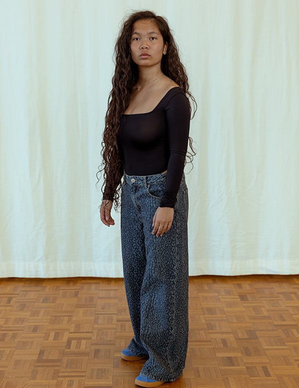 Vrouwelijk model donker haar Zhu Fei