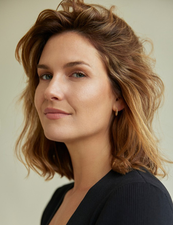 Vrouwelijk model met bruin haar Anne