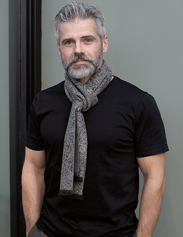 Mannelijk model met grijs haar Bertil