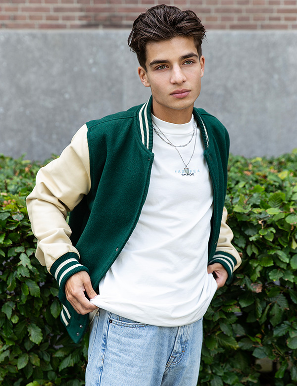 Mannelijk model met bruin haar Coen