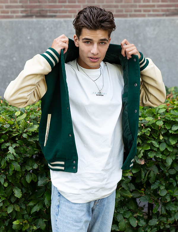 Mannelijk model met bruin haar Coen