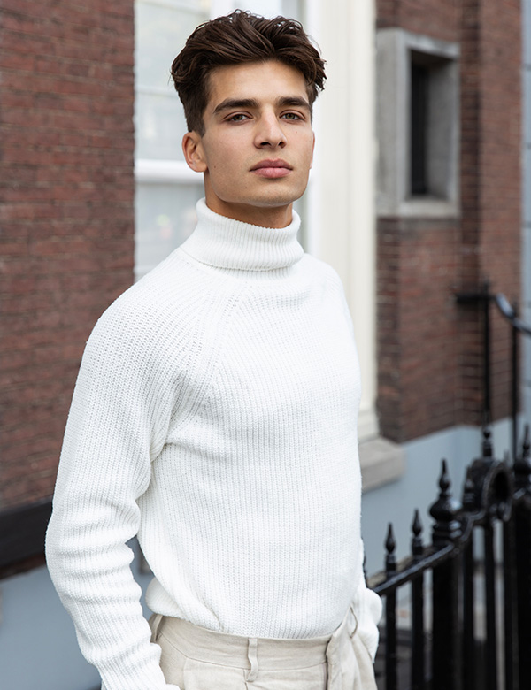Mannelijk model met bruin haar Coen