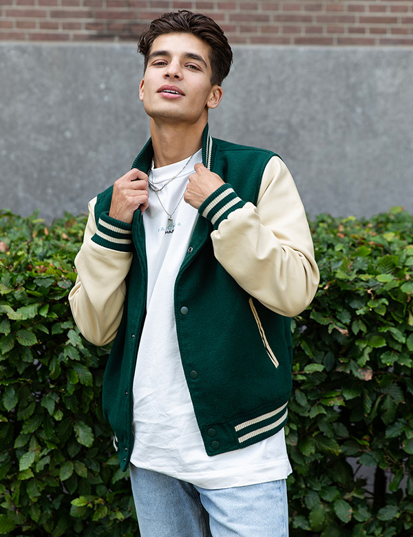 Mannelijk model met bruin haar Coen