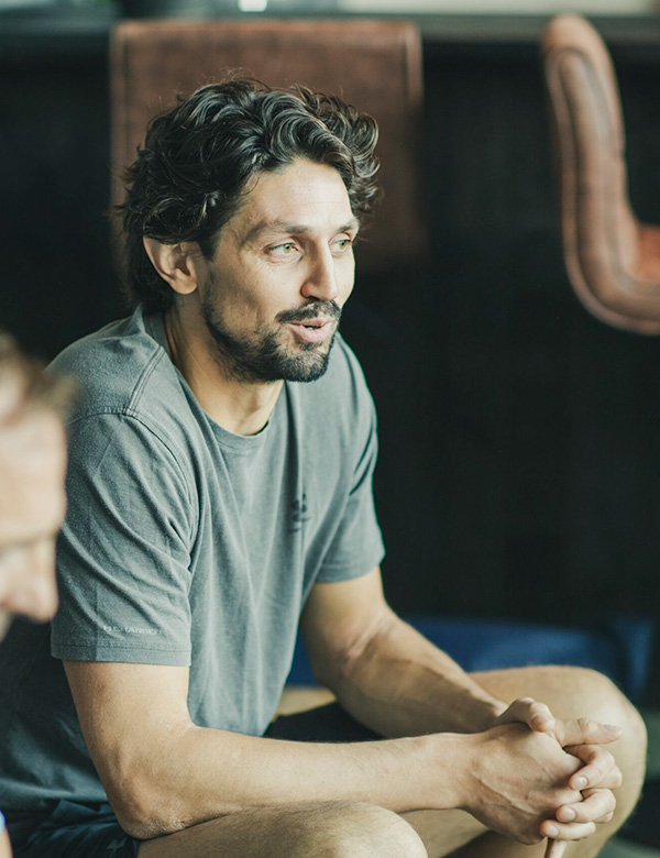 Mannelijk model met krullend haar Diederick