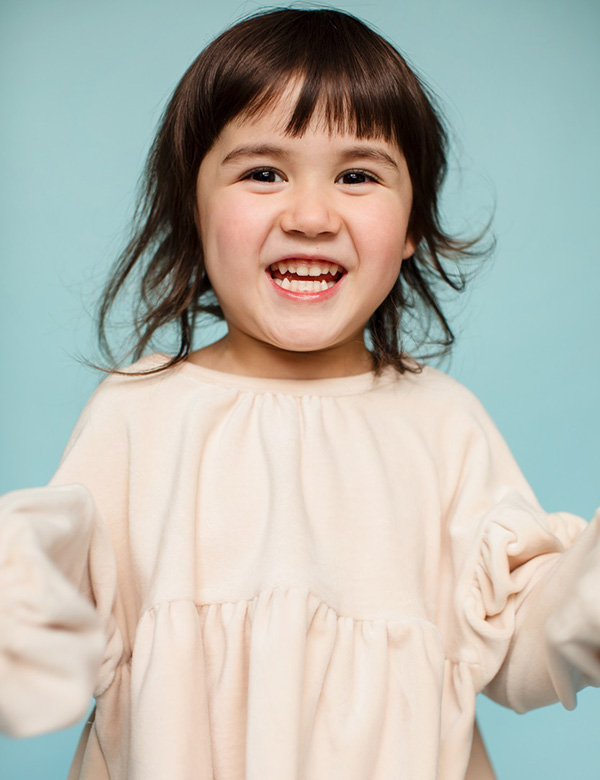 Kindermodel met donkerbruin haar Jill