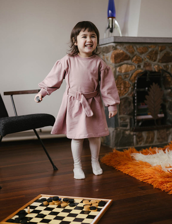 Kindermodel met donkerbruin haar Jill