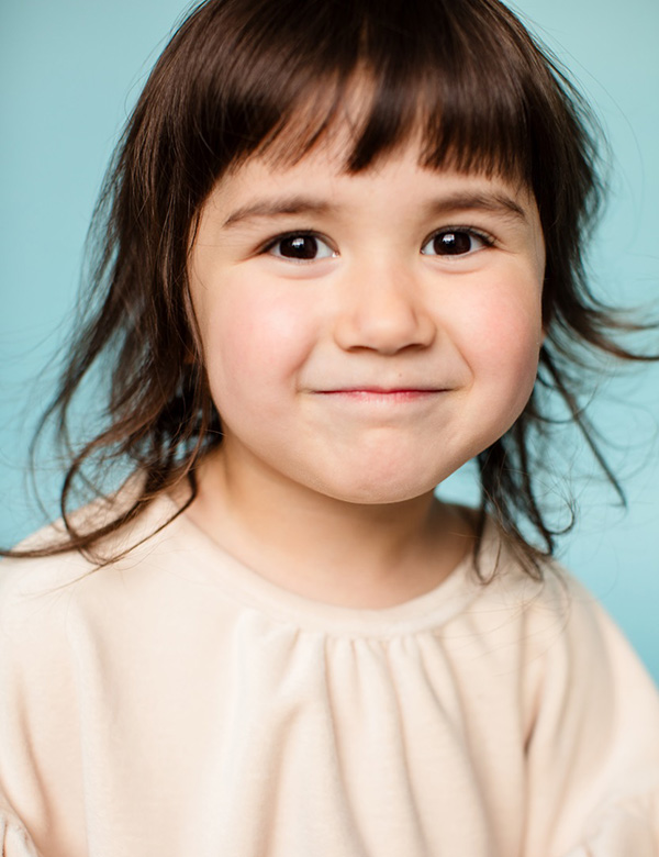 Kindermodel met donkerbruin haar Jill