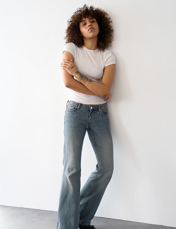 vrouwelijk model met krullend haar Kyara