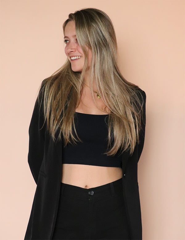 Vrouwelijk model blond haar Lieke van Kempen