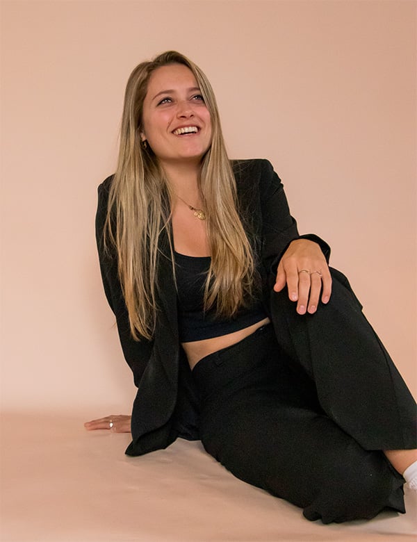 Vrouwelijk model blond haar Lieke van Kempen