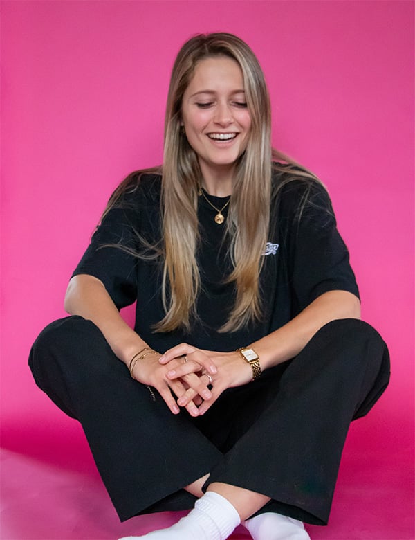 Vrouwelijk model blond haar Lieke van Kempen