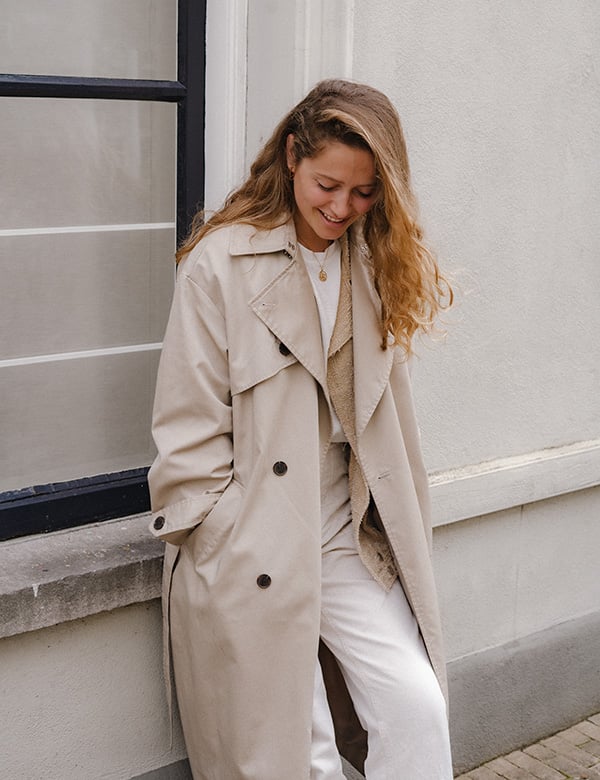 Vrouwelijk model blond haar Lieke