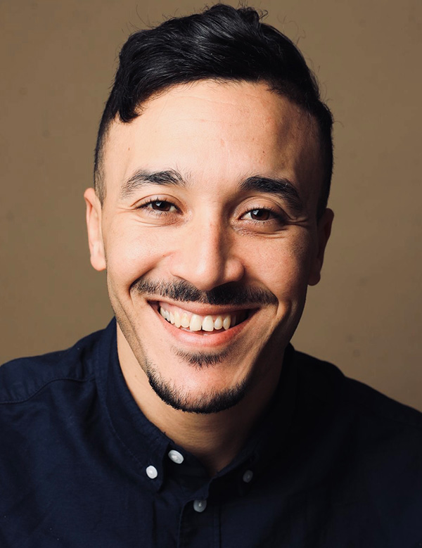 Mannelijk model met zwart haar moussa